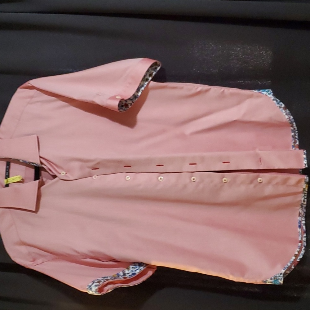 Beautiful men's shirt size L 100% cotton but has almost a silk feel.